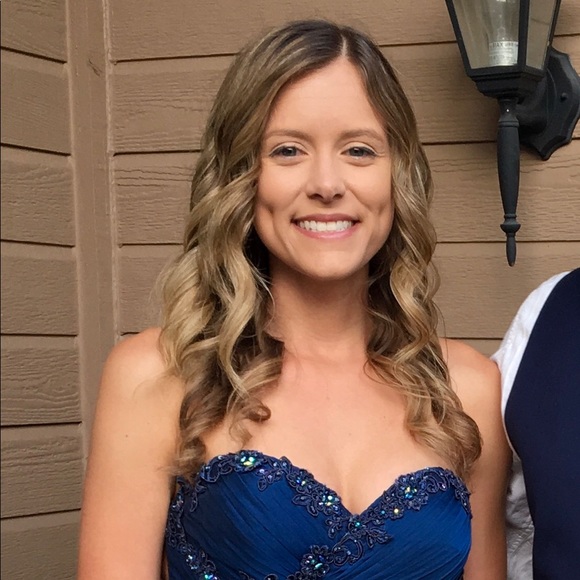 Meet your Posher, Kelsey🌟 - Picture 2 of 3